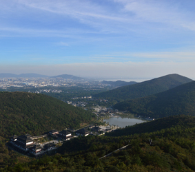 远山的呼唤     ——记公司全体员工举办登山活动